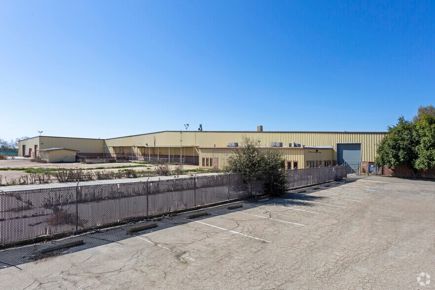 1485 Curtis Ave, Reedley, CA à louer - Photo du bâtiment - Image 2 de 3