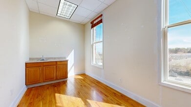 975 Market St, Fort Mill, SC for lease Interior Photo- Image 2 of 7