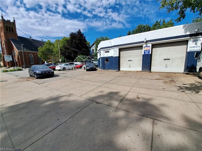 2884 Scranton Rd, Cleveland, OH à vendre - Photo du bâtiment - Image 1 de 5