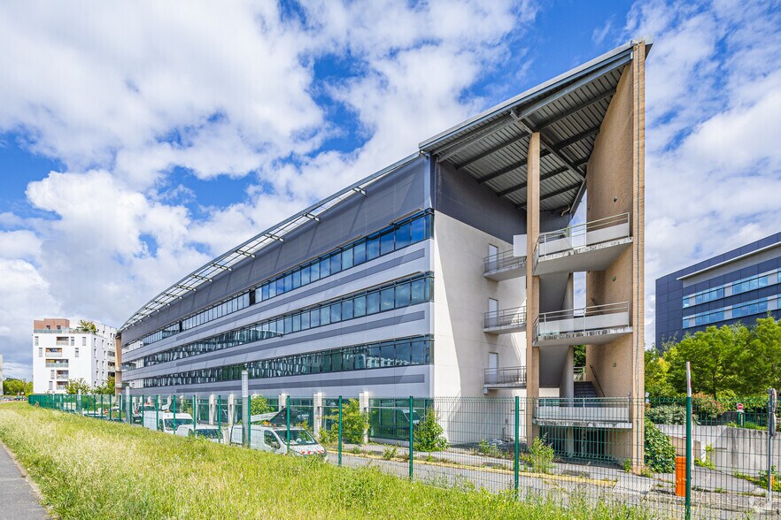 20 Rue Ampère, Massy à louer - Photo du bâtiment - Image 2 de 3