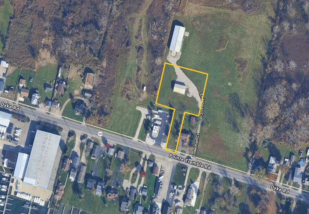 5586 Pointe Tremble Rd, Algonac, MI à vendre Photo du bâtiment- Image 1 de 2
