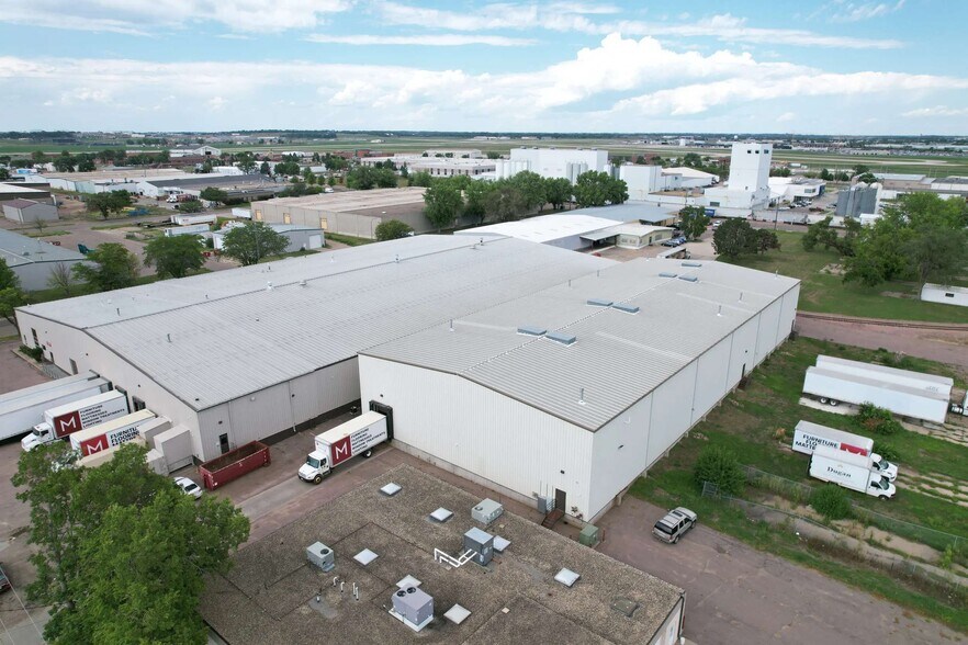 808 W Cherokee St, Sioux Falls, SD à louer - Photo du bâtiment - Image 3 de 8
