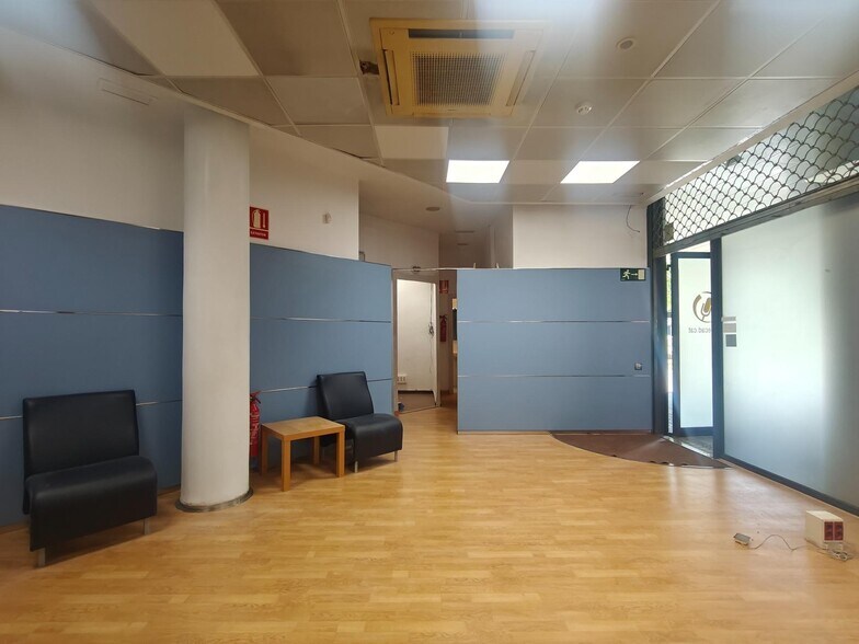 Immeuble residentiel dans Barcelone, Barcelona à vendre - Photo intérieure - Image 2 de 3