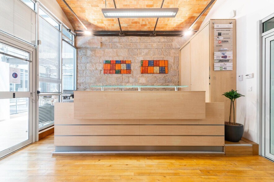 6, 10 Place De La Joliette, Marseille à louer - Hall d’entrée - Image 3 de 6