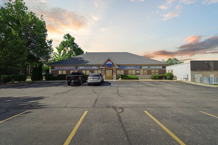 701 E State St, Saint Johns, MI à vendre - Photo du bâtiment - Image 1 de 18