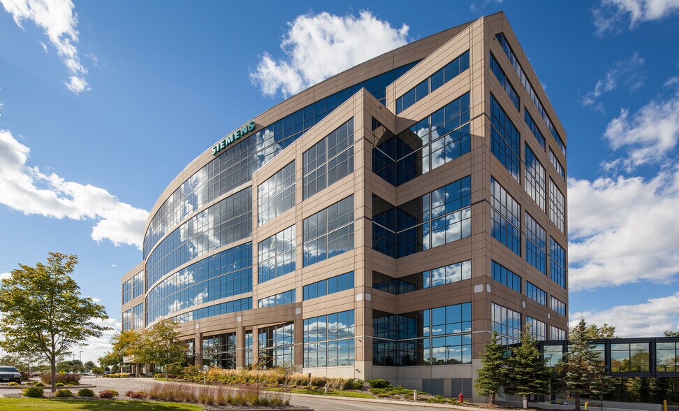 10900 Wayzata Blvd, Minnetonka, MN à louer - Photo du bâtiment - Image 1 de 9