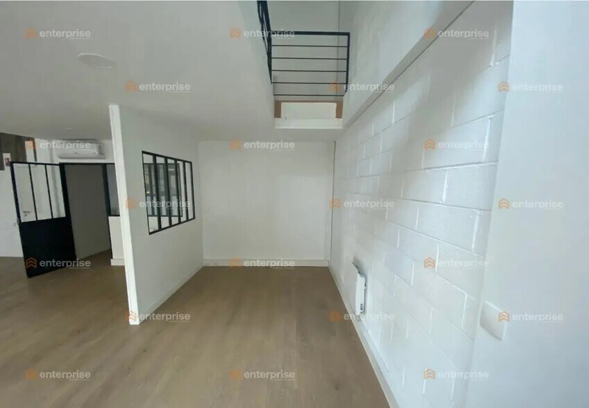 Office in Lille for lease - Interior Photo - Image 3 of 8