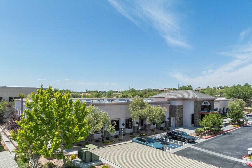 9525 Hillwood Dr, Las Vegas, NV à louer - Photo du bâtiment - Image 2 de 33