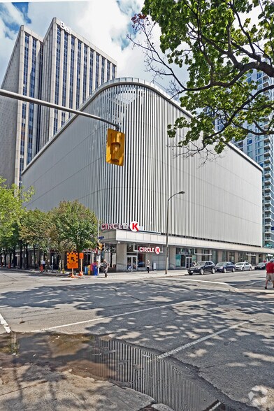 160 Elgin St, Ottawa, ON à louer - Photo du bâtiment - Image 3 de 10