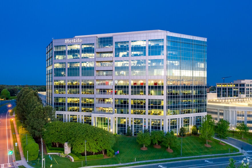 11215 N Community House Rd, Charlotte, NC for lease - Building Photo - Image 1 of 7