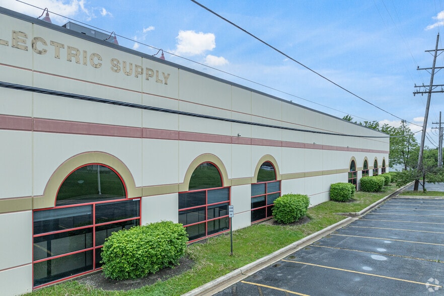 130 S Addison Rd, Addison, IL for sale - Building Photo - Image 2 of 5