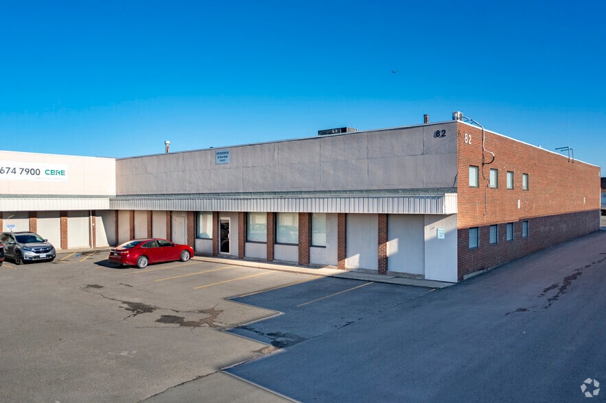 82 Akron Rd, Toronto, ON à louer - Photo du bâtiment - Image 3 de 10