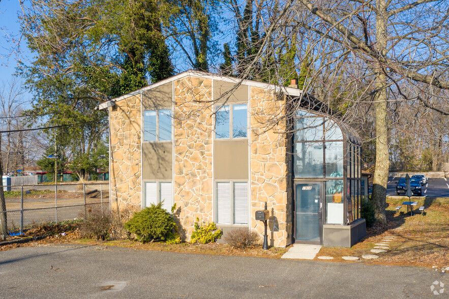 1908 E Marlton Pike, Cherry Hill, NJ à vendre - Photo du bâtiment - Image 1 de 1