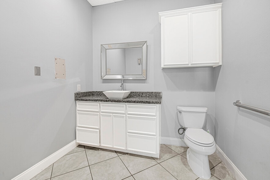 12649-12655 Memorial Dr, Houston, TX for lease - Interior Photo - Image 3 of 11