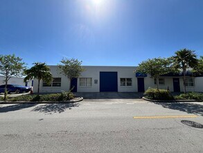 511-545 NE 32nd St, Oakland Park, FL for lease Building Photo- Image 1 of 3