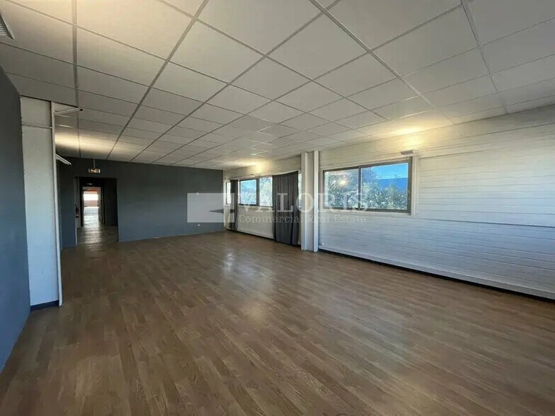 Office in Marignane for lease - Interior Photo - Image 3 of 13