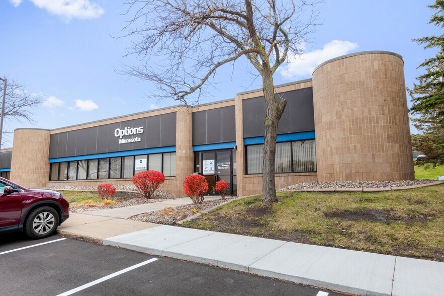 501-617 Travelers Trl, Burnsville, MN à louer - Photo du bâtiment - Image 1 de 36