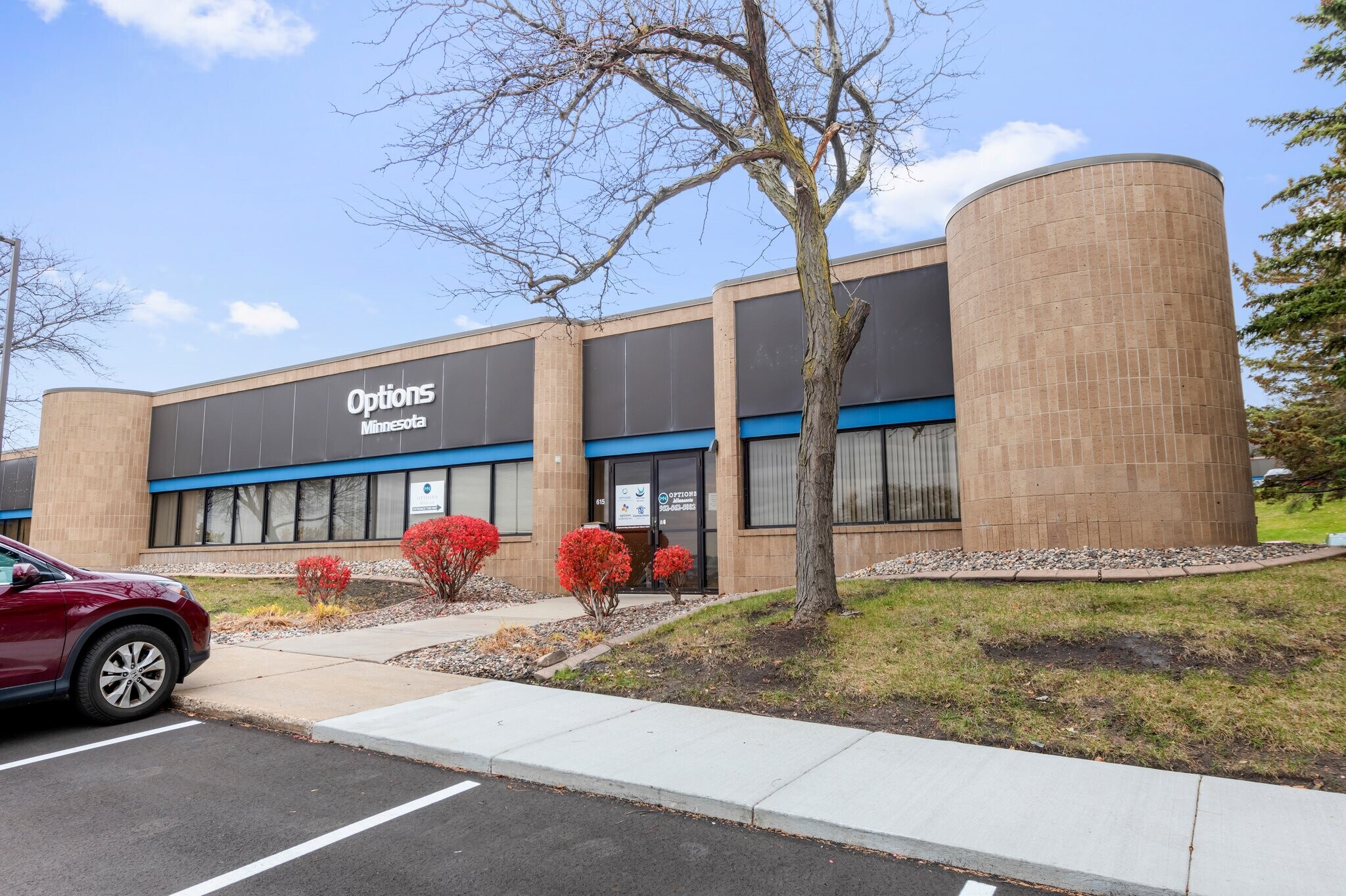 501-617 Travelers Trl, Burnsville, MN à louer Photo du bâtiment- Image 1 de 37