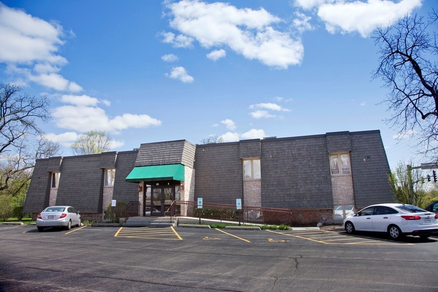 100 N Lincolnway, North Aurora, IL for lease - Building Photo - Image 3 of 10