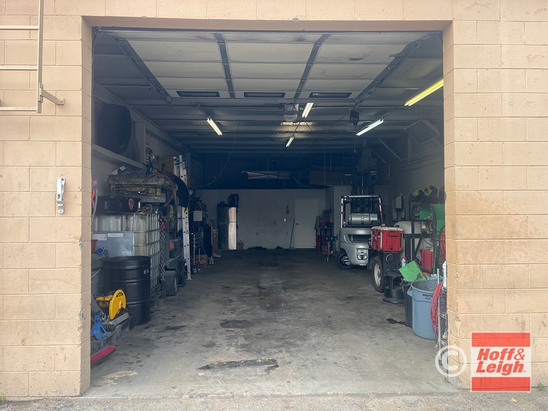 East Smith Drive Properties portfolio of 2 properties for sale on LoopNet.ca - Interior Photo - Image 2 of 12