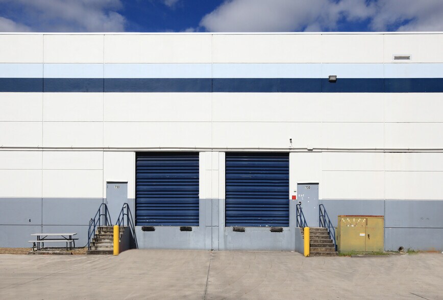 602 S Military Trl, Deerfield Beach, FL for lease - Building Photo - Image 2 of 3