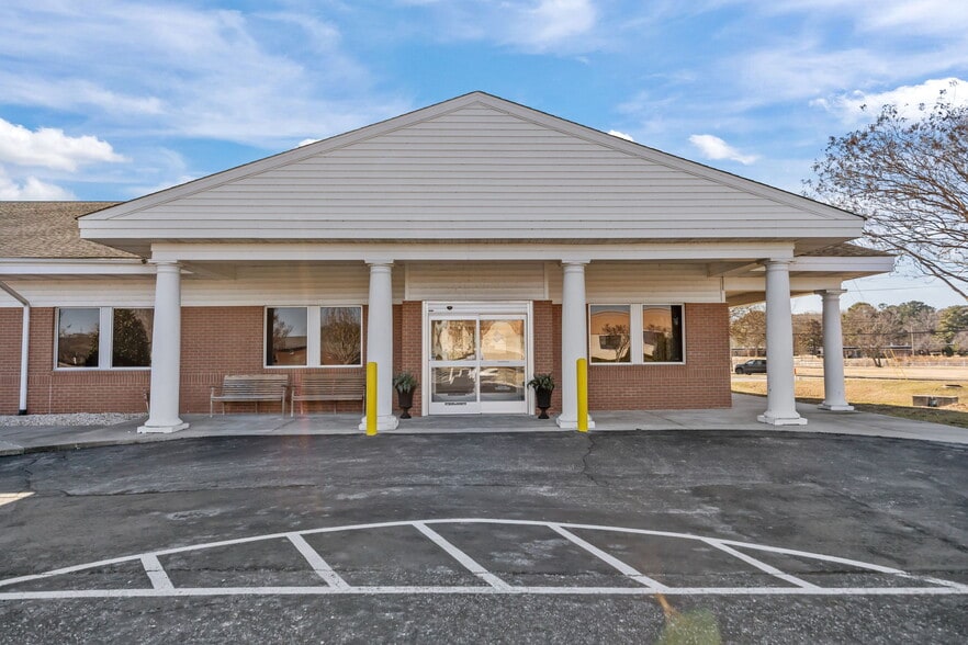 511 Paladin Dr, Greenville, NC à vendre - Photo du bâtiment - Image 3 de 35