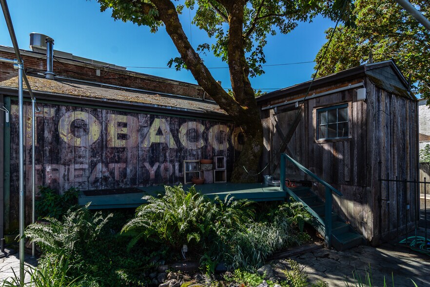 115 NE Locust St, Oakland, OR à vendre - Photo du bâtiment - Image 2 de 56