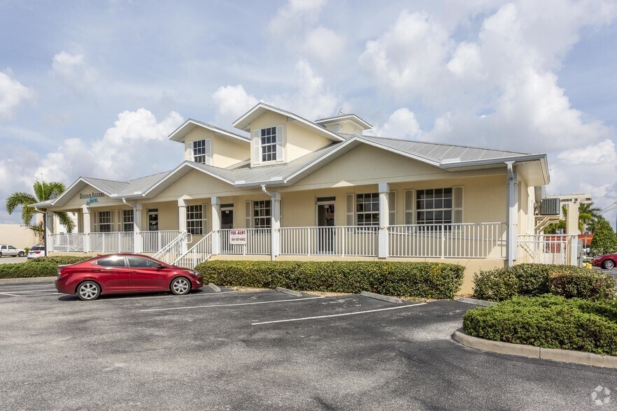 208 Tamiami Trl, Punta Gorda, FL à louer - Photo principale - Image 1 de 15