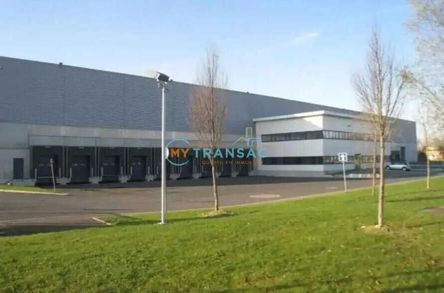 Industriel dans Bonneuil-sur-Marne à louer - Photo du bâtiment - Image 1 de 15