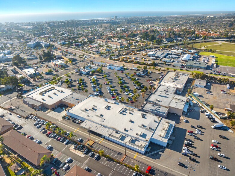 2017-2041 Mission Ave, Oceanside, CA à louer - Photo du bâtiment - Image 3 de 9