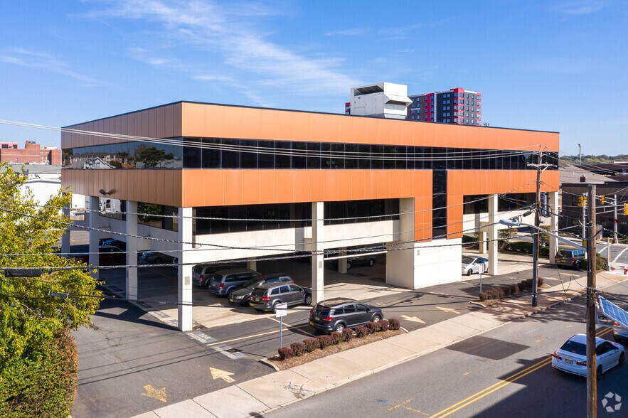 125 State St, Hackensack, NJ à louer - Photo du bâtiment - Image 3 de 7