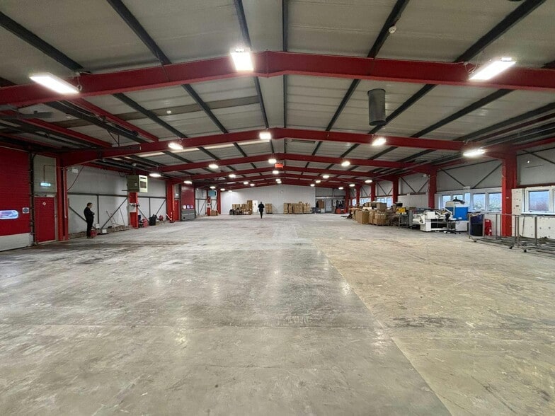 117 Deerdykes Vw, Cumbernauld for lease - Building Photo - Image 2 of 5