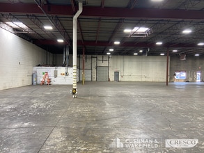 6511 Eastland Rd, Brook Park, OH à louer Photo intérieure- Image 1 de 5