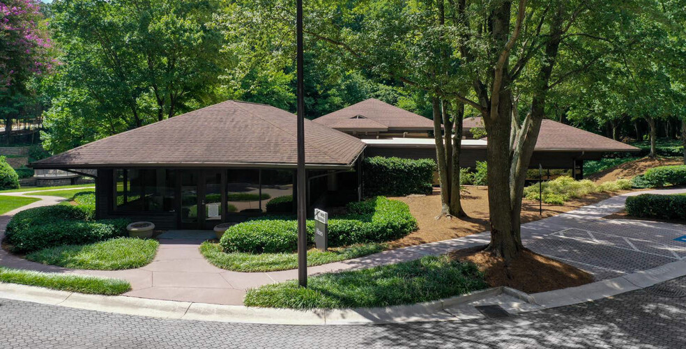 4373 Ashford Dunwoody Rd NE, Atlanta, GA à vendre - Photo du bâtiment - Image 1 de 1