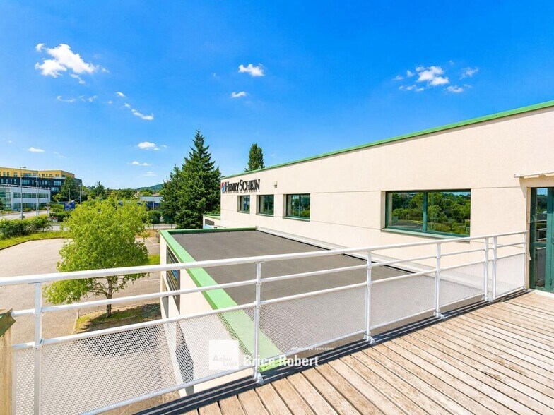 Office in Limonest for lease - Building Photo - Image 2 of 7