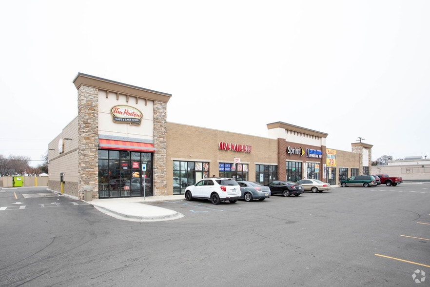 8 Mile Rd, Hazel Park, MI for lease - Building Photo - Image 2 of 2