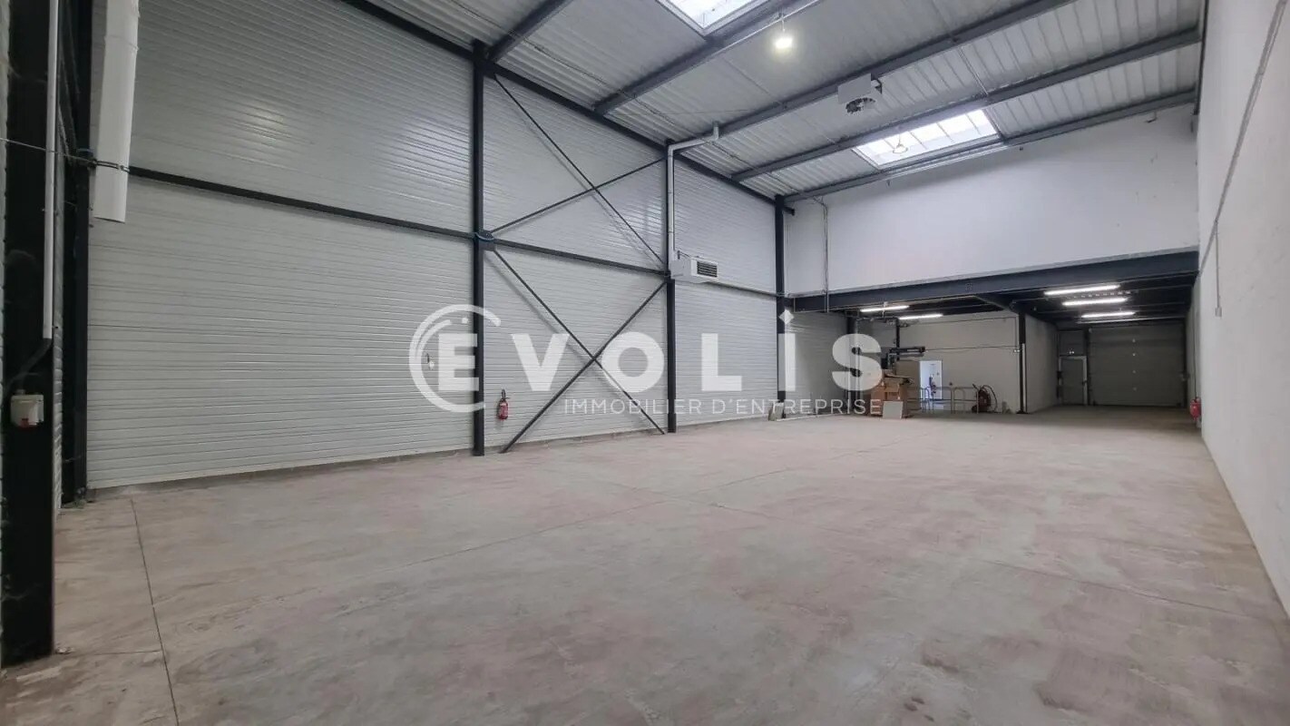 Flex in Collégien for lease Building Photo- Image 1 of 13