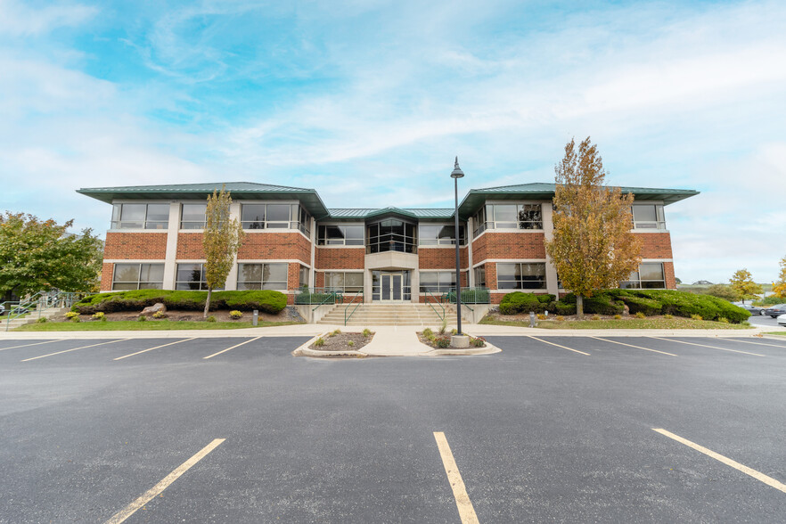 2500 Lehigh Ave, Glenview, IL for lease - Building Photo - Image 2 of 8