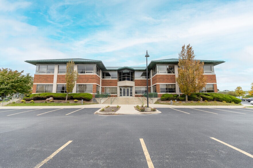 2500 Lehigh Ave, Glenview, IL à louer - Photo du bâtiment - Image 2 de 21