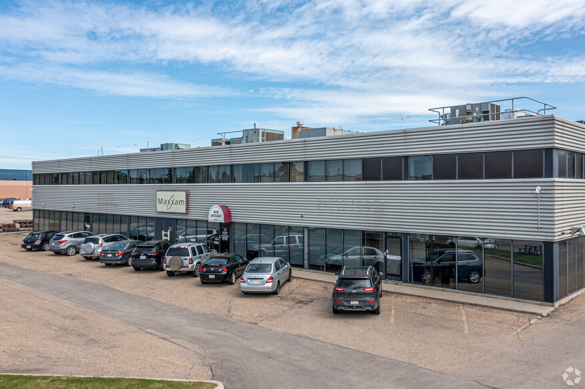 9331 48th St NW, Edmonton, AB for sale Primary Photo- Image 1 of 1