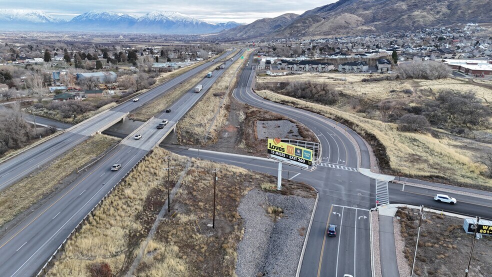 683 Canyon Cir, Santaquin, UT à louer - Photo du bâtiment - Image 2 de 5