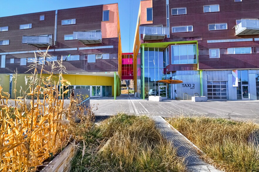 3457 Ringsby Ct, Denver, CO à louer - Photo du bâtiment - Image 2 de 98