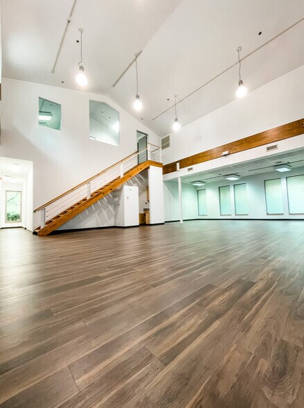 2400 Empire Central, Dallas, TX à louer - Photo principale - Image 1 de 20