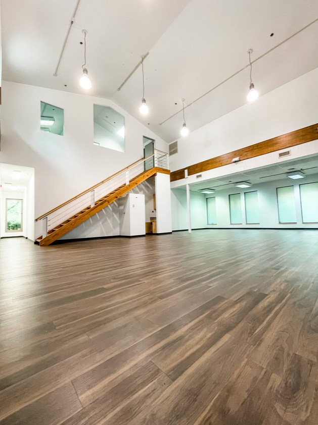 2400 Empire Central, Dallas, TX à louer Photo principale- Image 1 de 21