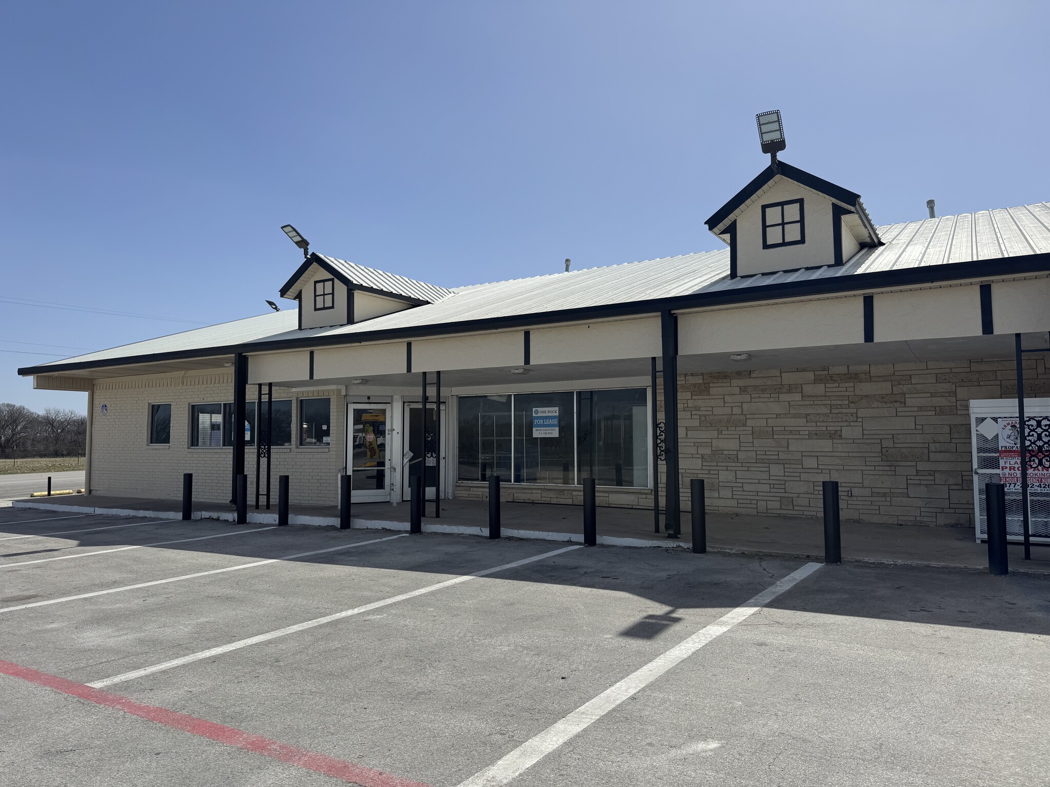 430 J M Lindsay Blvd, Lindsay, TX for lease Building Photo- Image 1 of 3