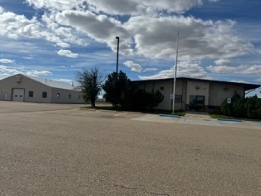 Airport Rd portefeuille de 4 propriétés à vendre sur LoopNet.ca Photo principale- Image 1 de 2