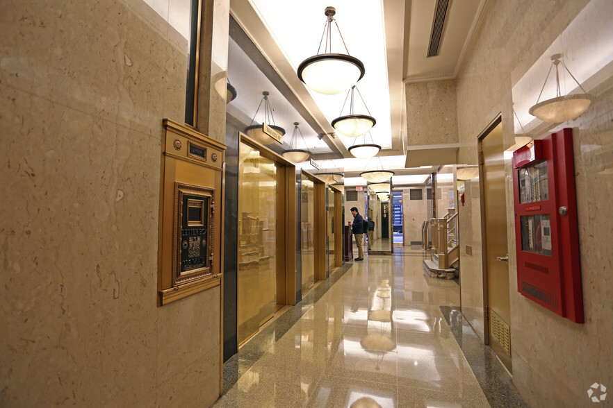 110 W 40th St, New York, NY for lease - Lobby - Image 3 of 13