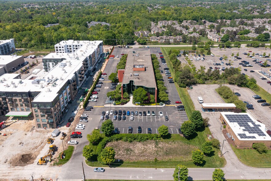 6960 Orchard Lake Rd, West Bloomfield, MI à louer - Photo du bâtiment - Image 2 de 12