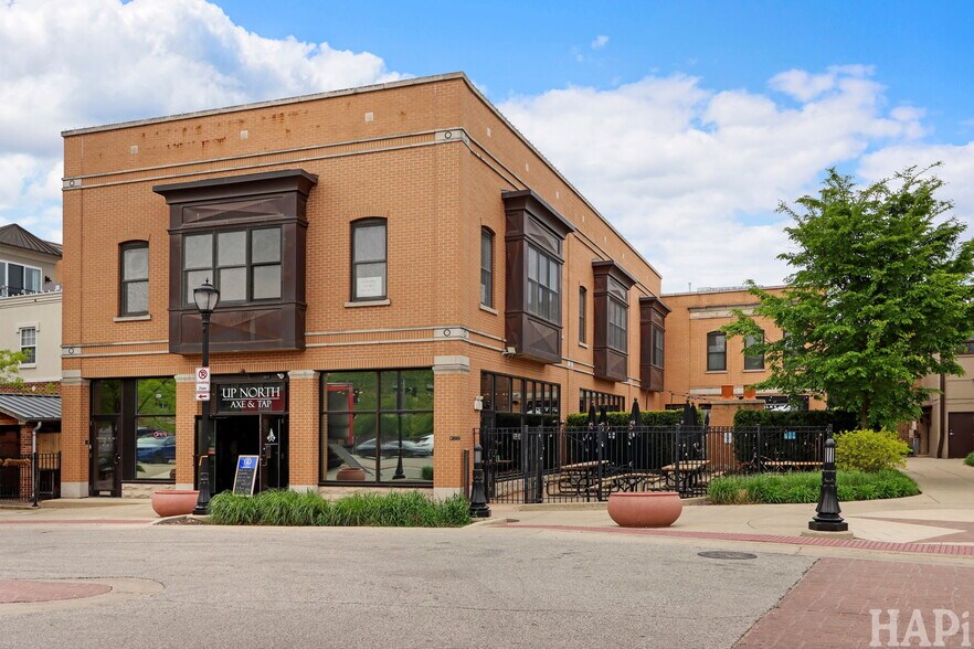 545-547 N Milwaukee Ave, Libertyville, IL à vendre - Photo du bâtiment - Image 2 de 24