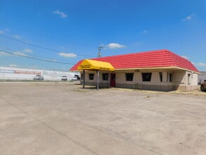 202 N Mechanic St, El Campo, TX for lease Building Photo- Image 2 of 11